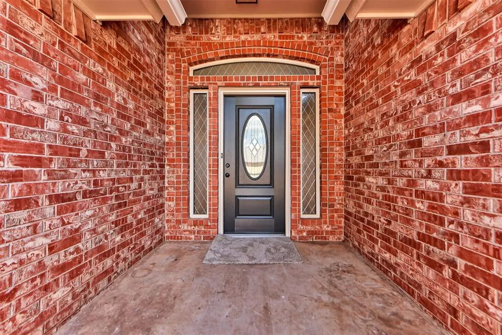Photo 4 — 9216 Lakecrest Drive, Oklahoma City, OK 73159