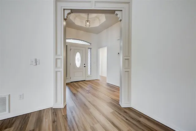 Photo 7 — 9216 Lakecrest Drive, Oklahoma City, OK 73159