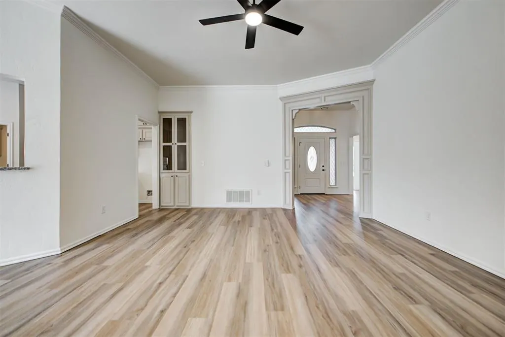 Photo 10 — 9216 Lakecrest Drive, Oklahoma City, OK 73159