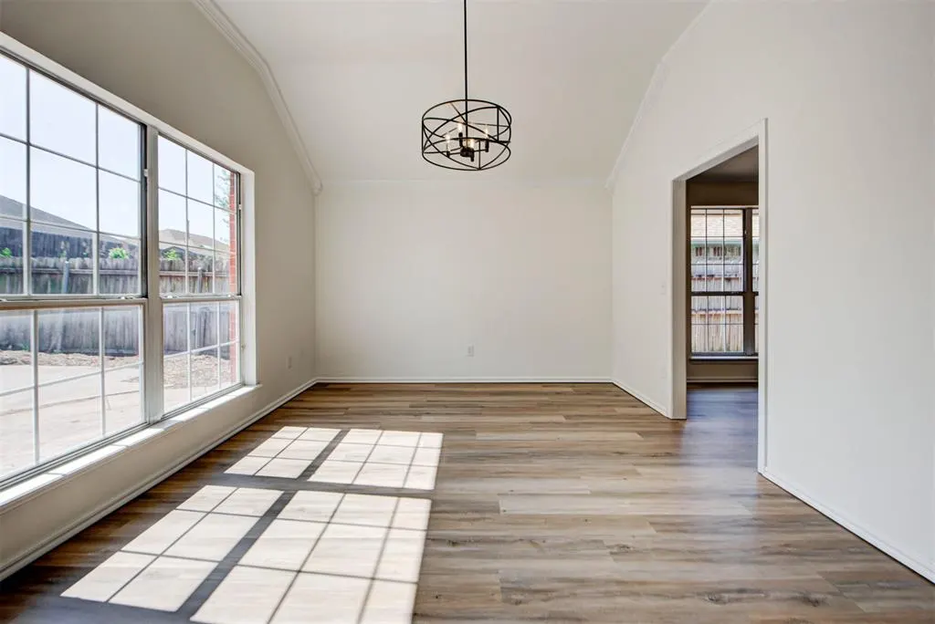 Photo 13 — 9216 Lakecrest Drive, Oklahoma City, OK 73159