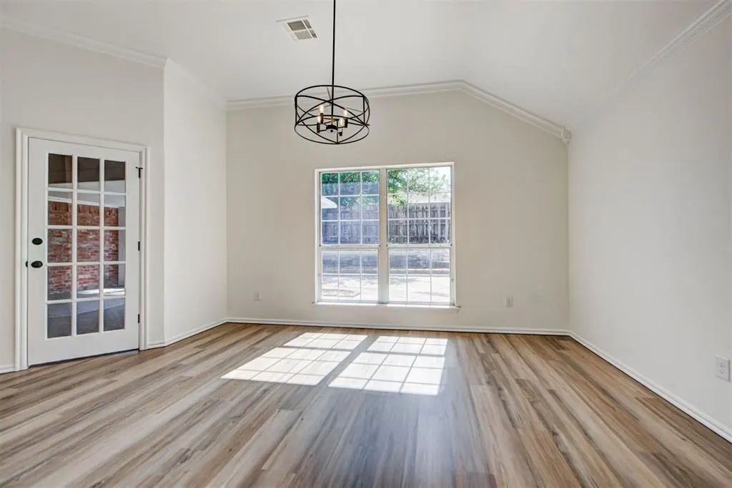 Photo 14 — 9216 Lakecrest Drive, Oklahoma City, OK 73159