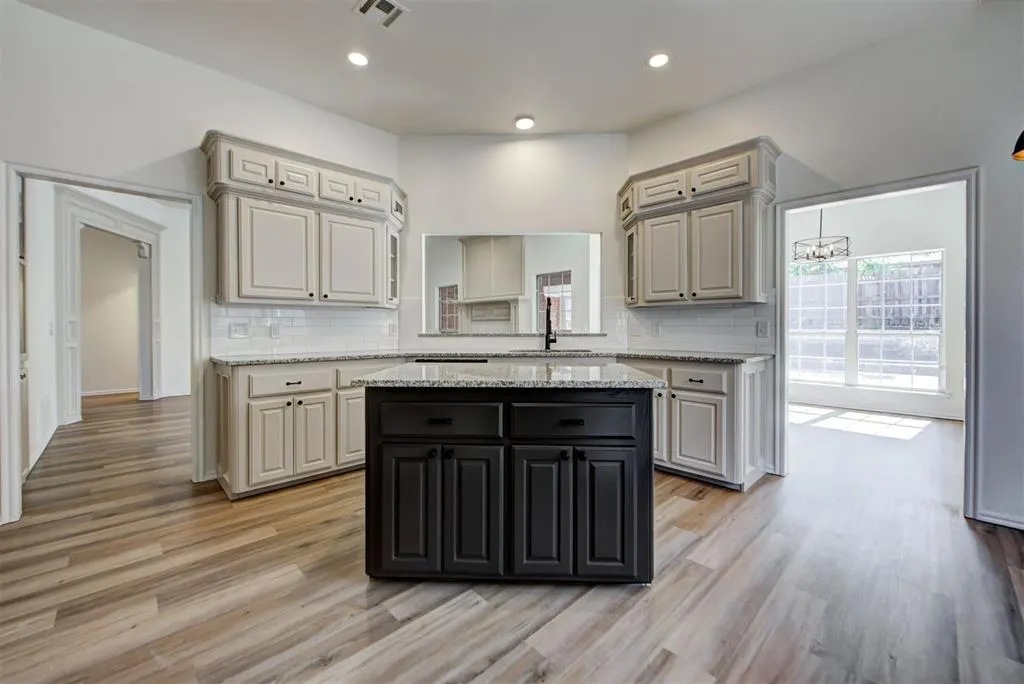 Photo 17 — 9216 Lakecrest Drive, Oklahoma City, OK 73159