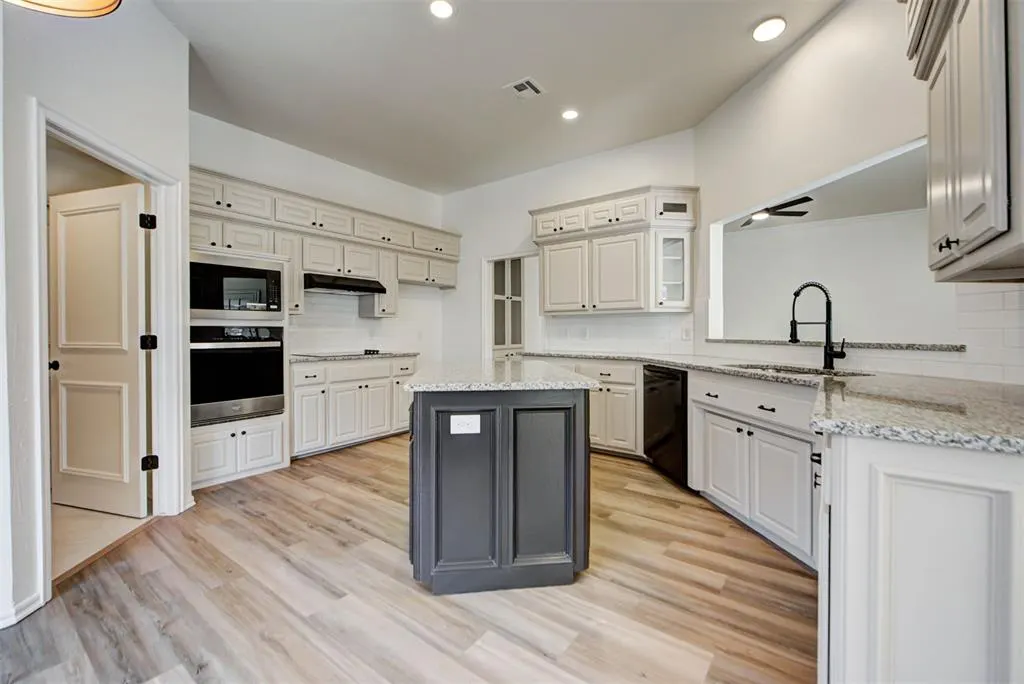 Photo 19 — 9216 Lakecrest Drive, Oklahoma City, OK 73159