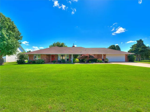 Photo 5 — 1725 Cedar Valley Manor, Guthrie, OK 73044