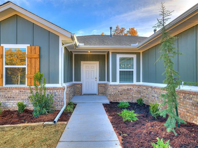 Photo 2 — 884 Stella Trail, Guthrie, OK 73044