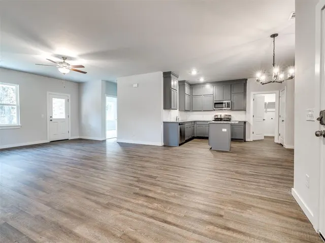 Photo 4 — 884 Stella Trail, Guthrie, OK 73044