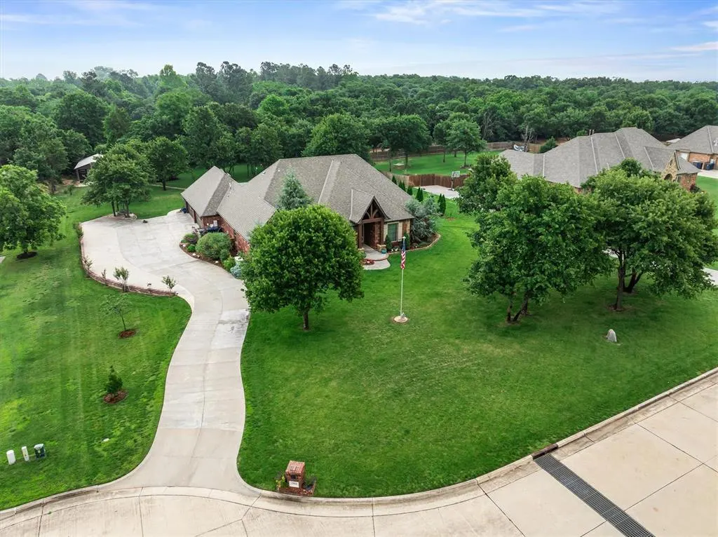 Photo 2 — 3812 Newburg Drive, Choctaw, OK 73020