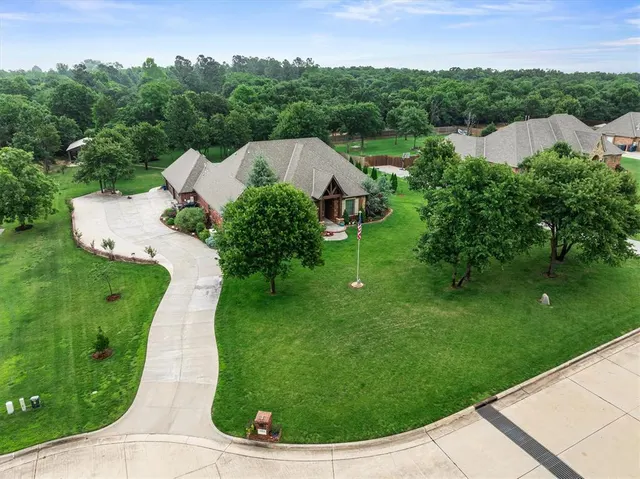 Photo 2 — 3812 Newburg Drive, Choctaw, OK 73020