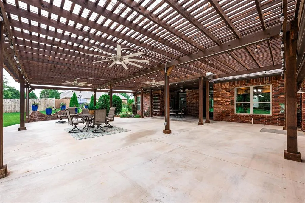 Photo 3 — 3812 Newburg Drive, Choctaw, OK 73020