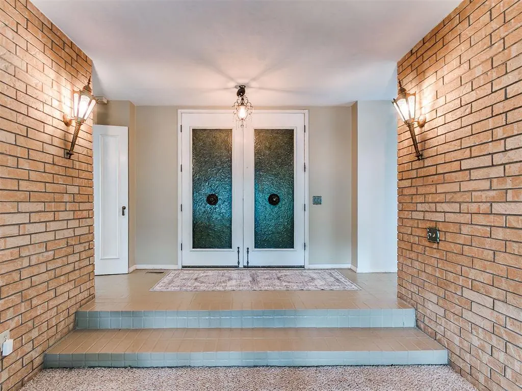 Photo 4 — 10208 Westlake Drive, Oklahoma City, OK 73162