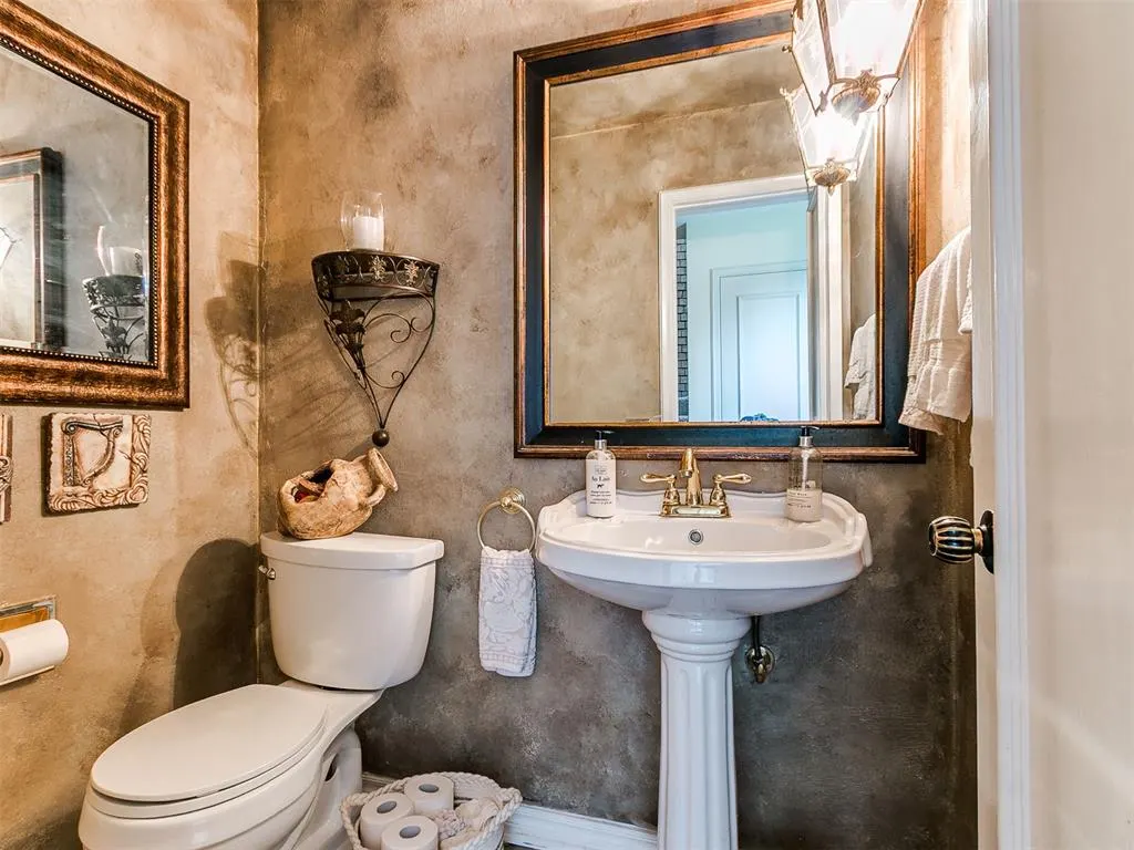 Photo 12 — 10208 Westlake Drive, Oklahoma City, OK 73162