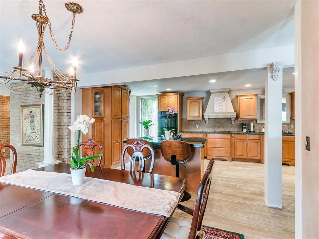 Photo 14 — 10208 Westlake Drive, Oklahoma City, OK 73162