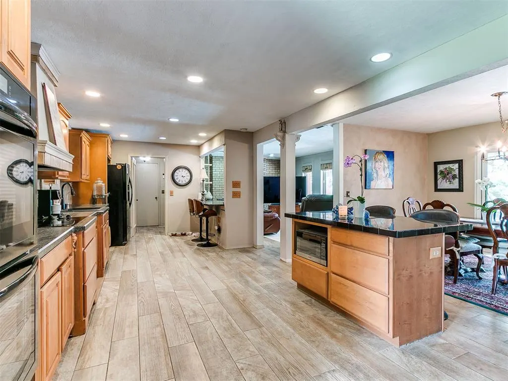Photo 15 — 10208 Westlake Drive, Oklahoma City, OK 73162