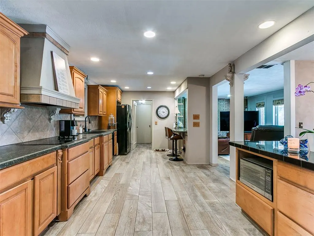 Photo 16 — 10208 Westlake Drive, Oklahoma City, OK 73162
