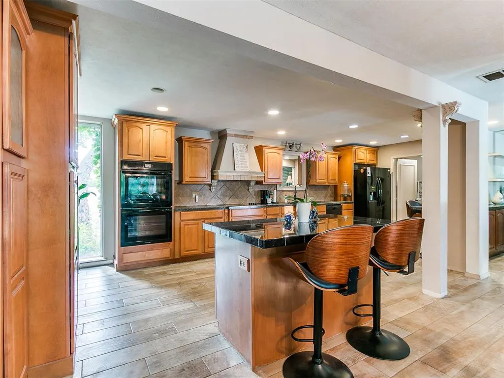 Photo 17 — 10208 Westlake Drive, Oklahoma City, OK 73162