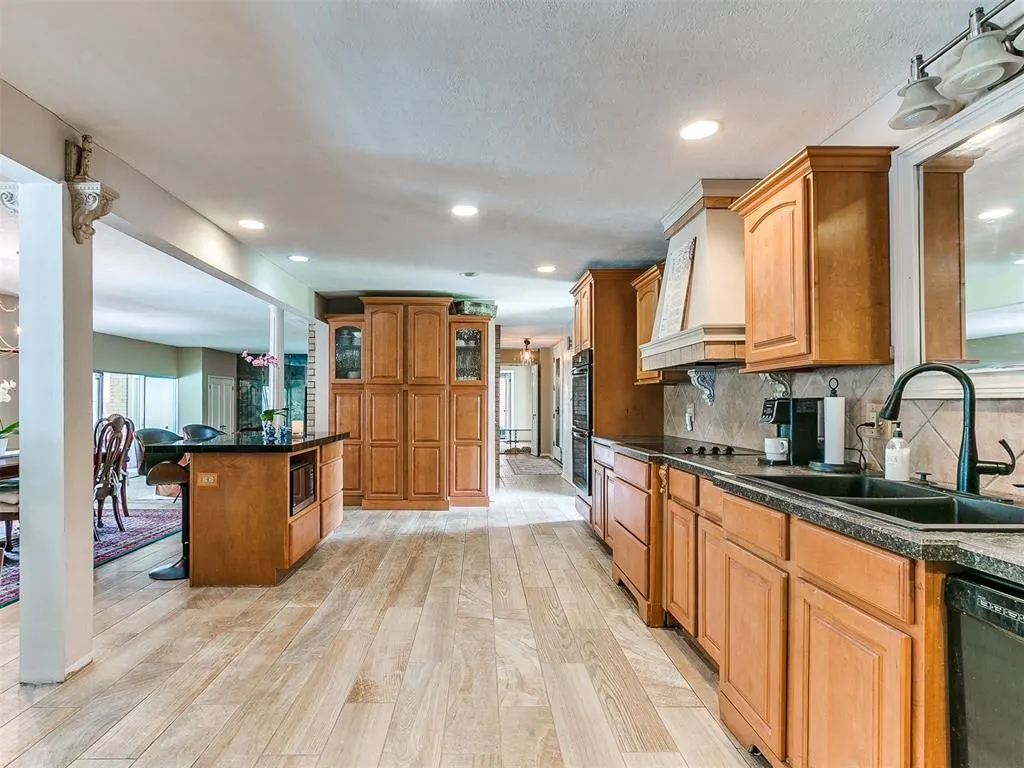 Photo 18 — 10208 Westlake Drive, Oklahoma City, OK 73162