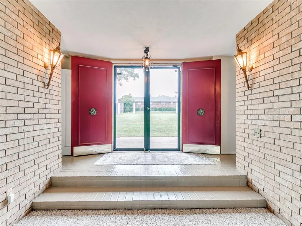 Photo 3 — 10208 Westlake Drive, Oklahoma City, OK 73162