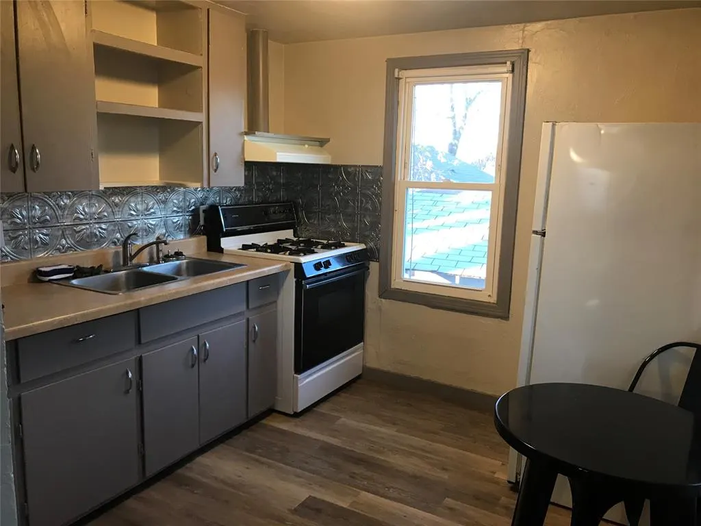 Photo 2 — 16 W Thatcher Street B, Edmond, OK 73003