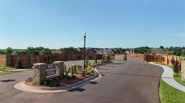 Photo 2 — 1804 Maplewood Lane, Norman, OK 73071