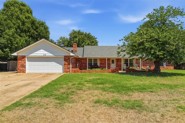 Photo 2 — 616 N Falcon Way, Mustang, OK 73064