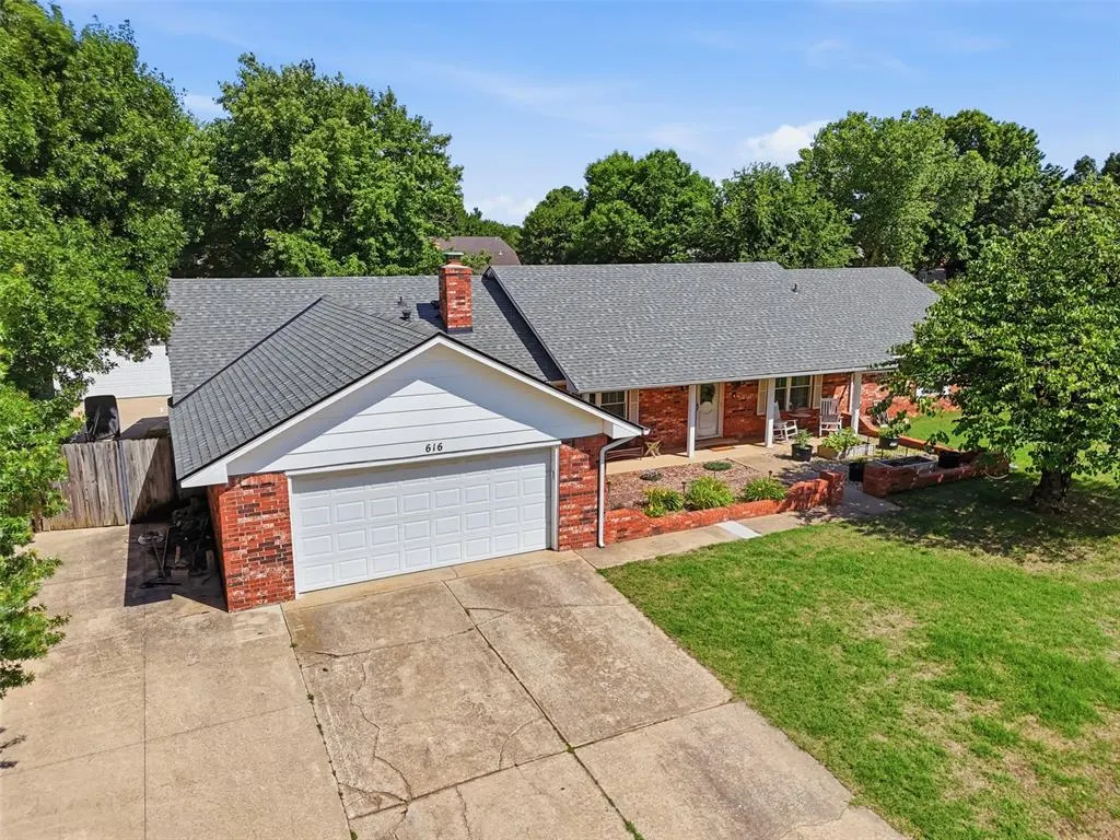 Photo 3 — 616 N Falcon Way, Mustang, OK 73064