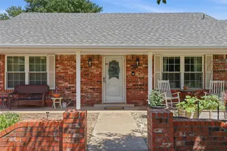 Sold home at 616 N Falcon Way