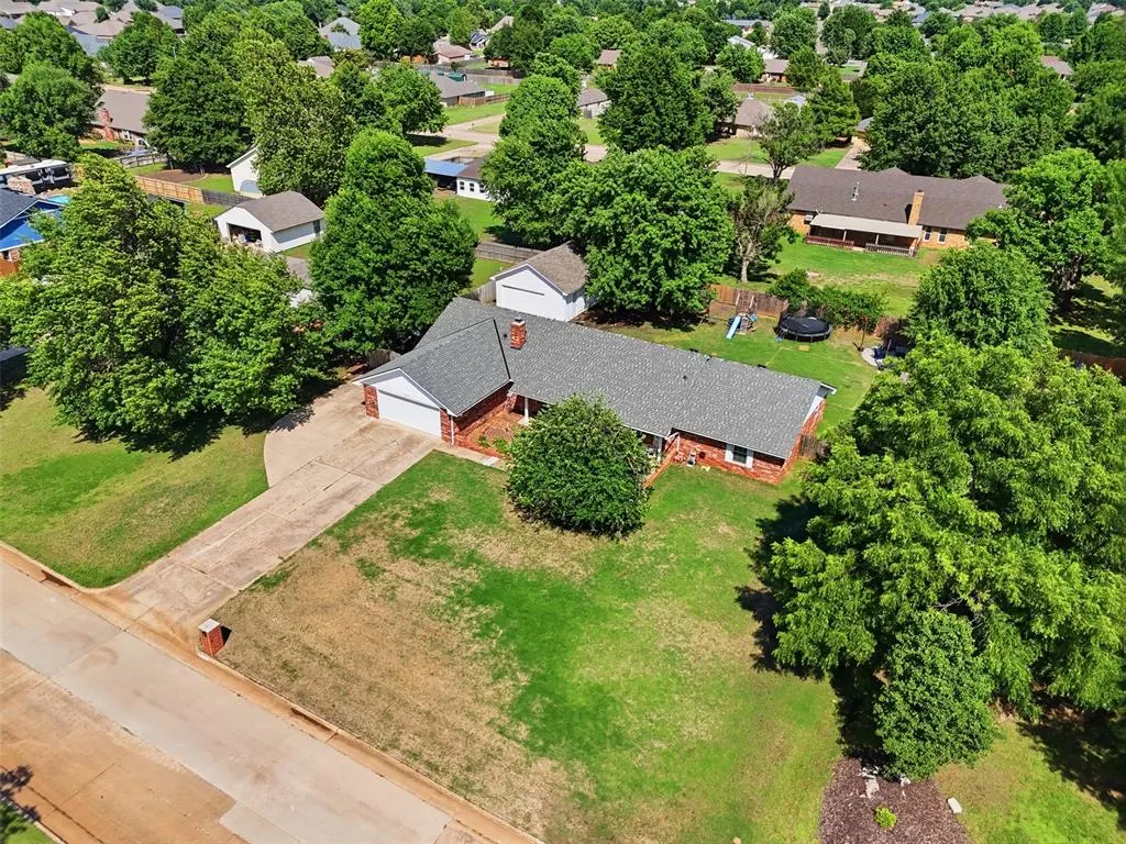 Photo 4 — 616 N Falcon Way, Mustang, OK 73064