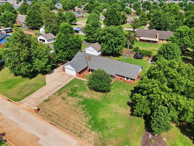 Photo 4 — 616 N Falcon Way, Mustang, OK 73064