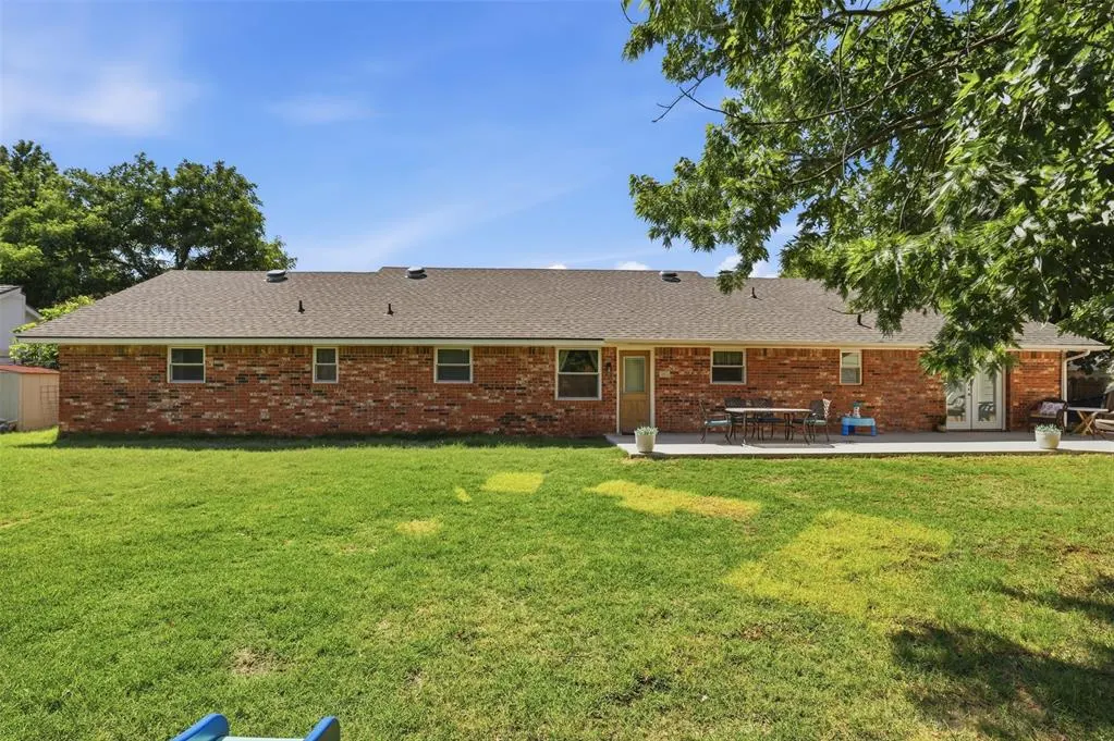 Photo 33 — 616 N Falcon Way, Mustang, OK 73064