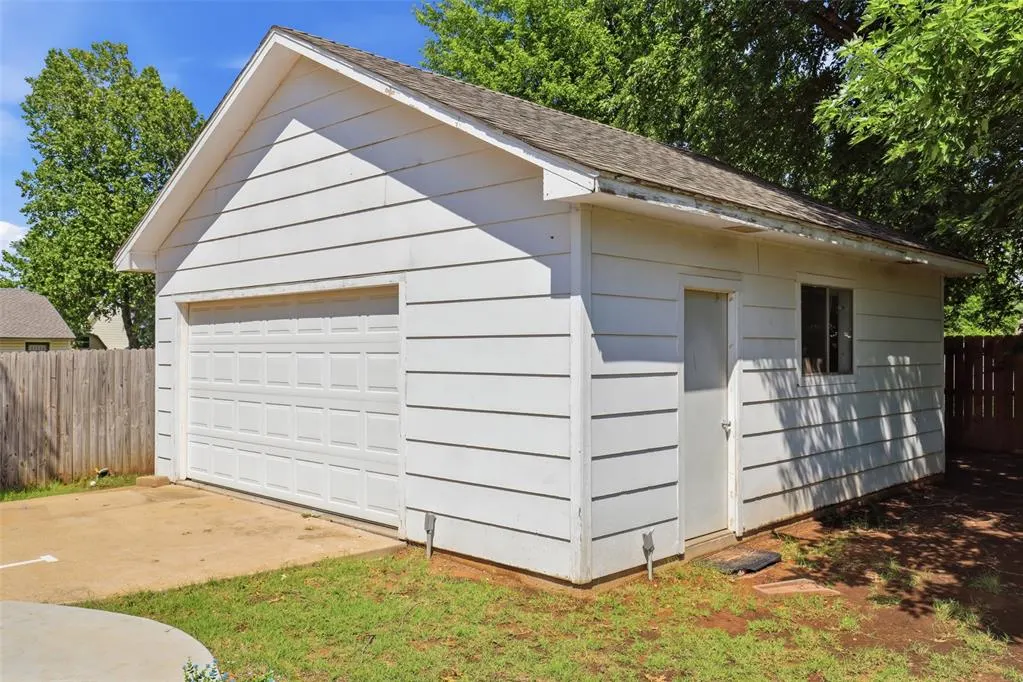 Photo 36 — 616 N Falcon Way, Mustang, OK 73064