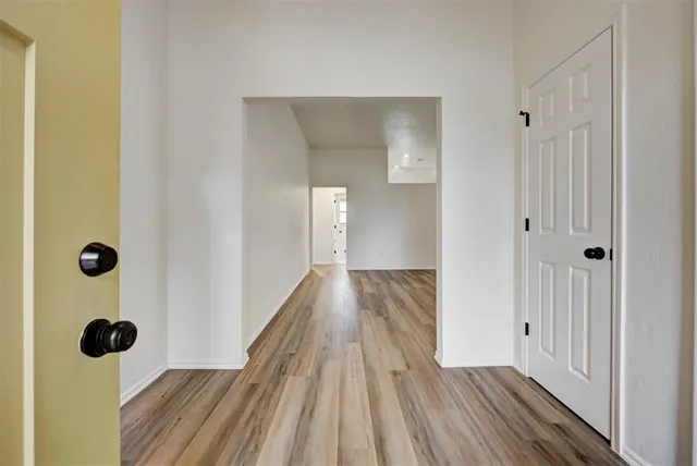 Photo 7 — 8013 Wilshire Ridge Drive, Oklahoma City, OK 73132