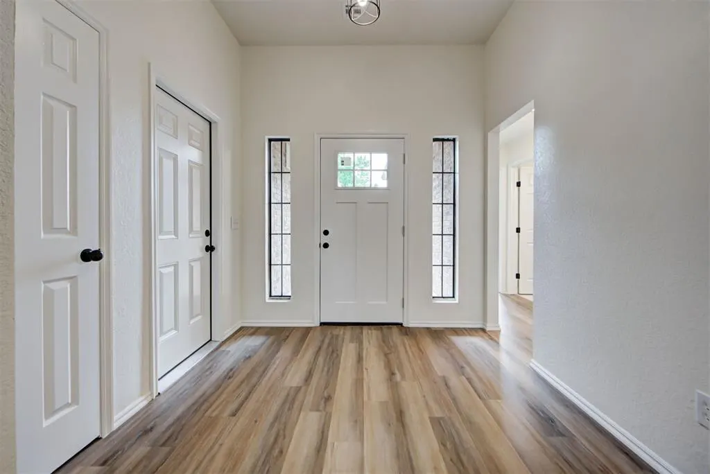 Photo 8 — 8013 Wilshire Ridge Drive, Oklahoma City, OK 73132