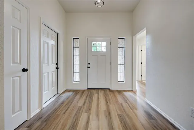 Photo 8 — 8013 Wilshire Ridge Drive, Oklahoma City, OK 73132