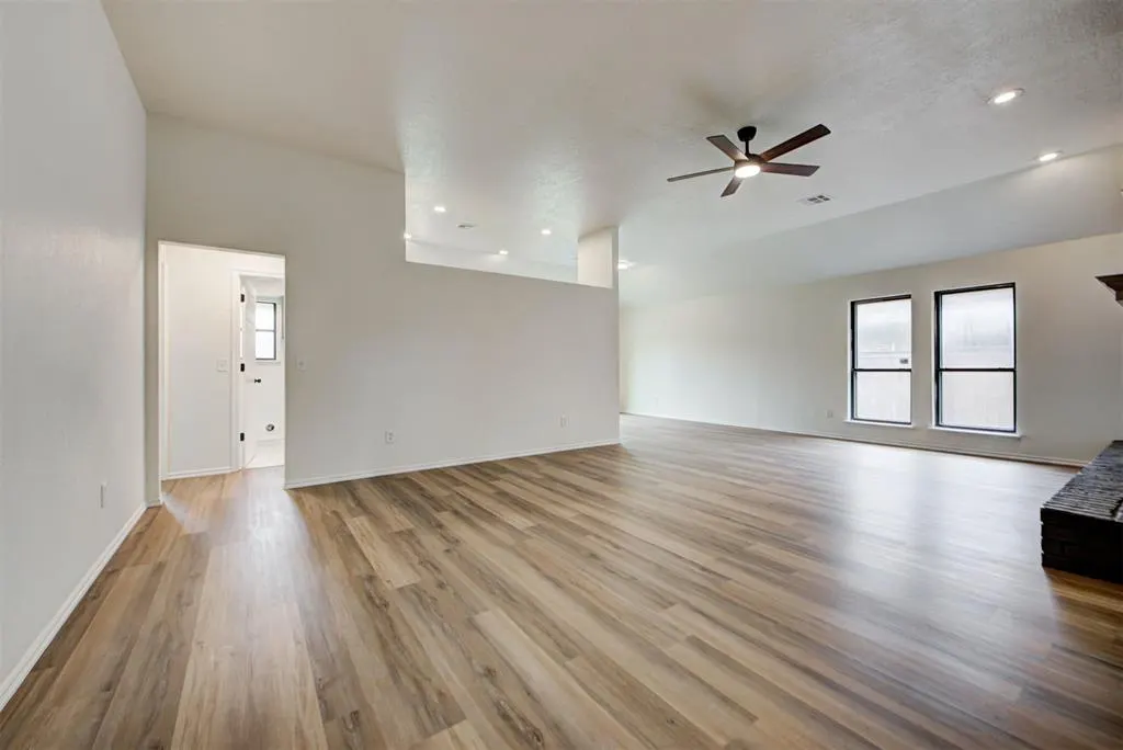 Photo 9 — 8013 Wilshire Ridge Drive, Oklahoma City, OK 73132