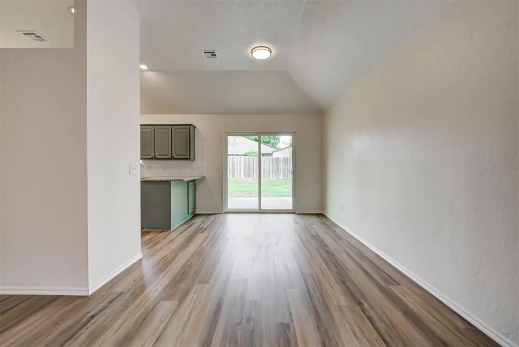 Photo 15 — 8013 Wilshire Ridge Drive, Oklahoma City, OK 73132