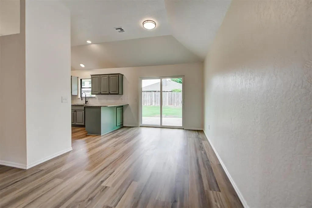 Photo 16 — 8013 Wilshire Ridge Drive, Oklahoma City, OK 73132