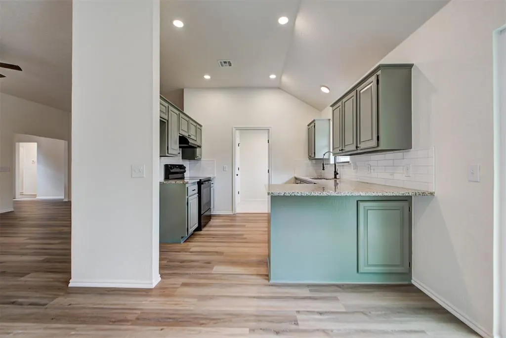 Photo 17 — 8013 Wilshire Ridge Drive, Oklahoma City, OK 73132