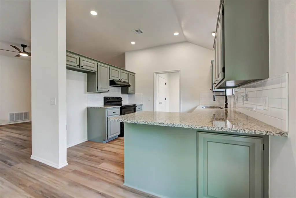 Photo 19 — 8013 Wilshire Ridge Drive, Oklahoma City, OK 73132