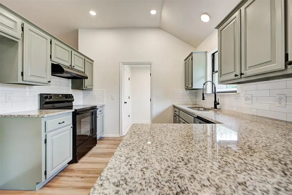 Photo 20 — 8013 Wilshire Ridge Drive, Oklahoma City, OK 73132