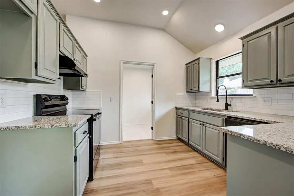 Photo 21 — 8013 Wilshire Ridge Drive, Oklahoma City, OK 73132