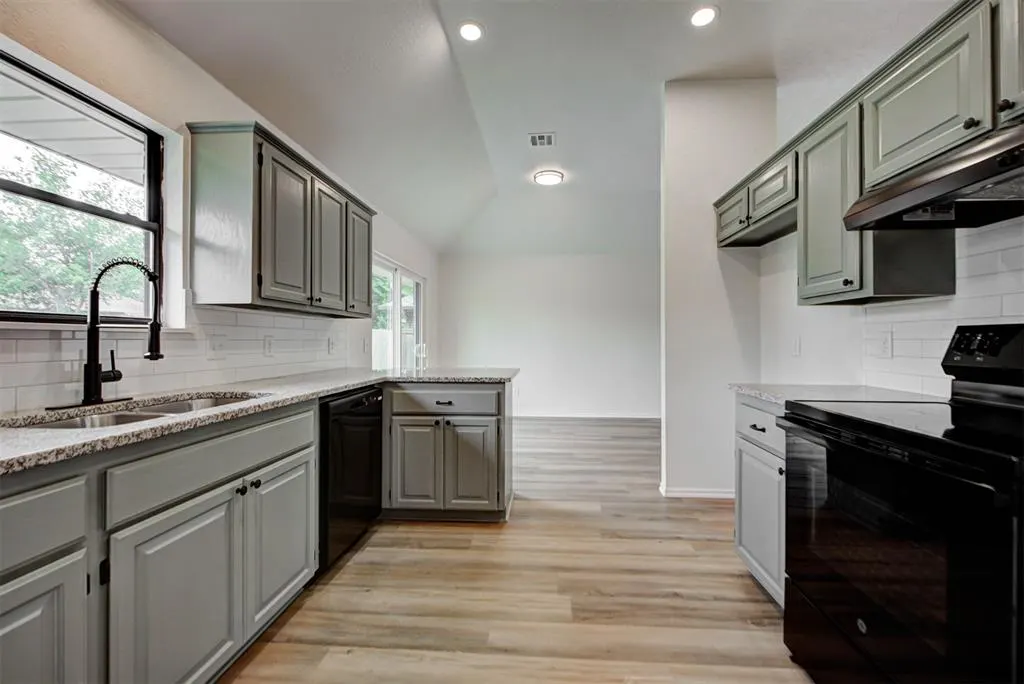 Photo 25 — 8013 Wilshire Ridge Drive, Oklahoma City, OK 73132