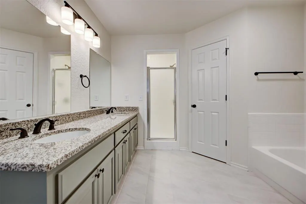 Photo 33 — 8013 Wilshire Ridge Drive, Oklahoma City, OK 73132