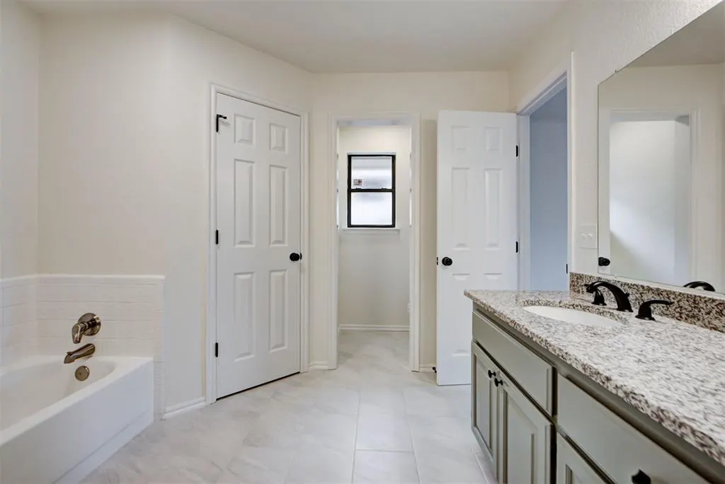 Photo 37 — 8013 Wilshire Ridge Drive, Oklahoma City, OK 73132