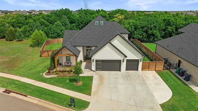 Photo 3 — 14516 N Chambord Drive, Yukon, OK 73099