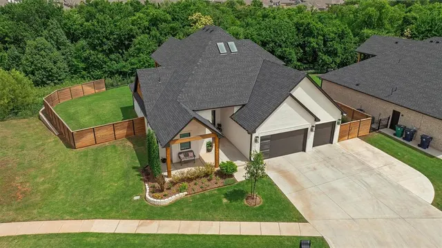Photo 2 — 14516 N Chambord Drive, Yukon, OK 73099