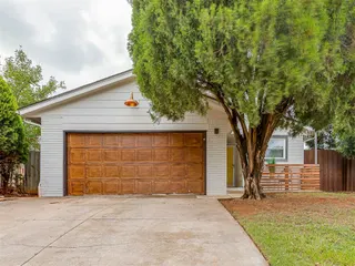 Sold home at 824 NW 104th Street