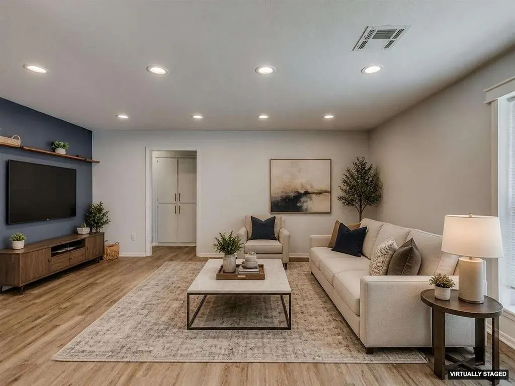 Photo 7 — 824 NW 104th Street, Oklahoma City, OK 73114
