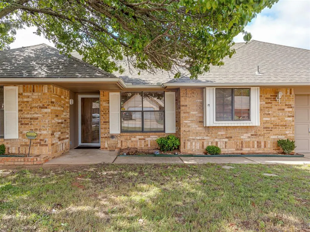 Photo 2 — 2608 Northwood Lane, Edmond, OK 73013