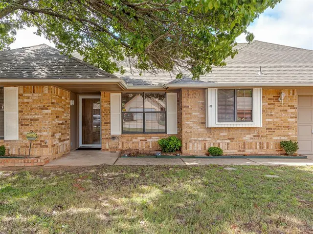 Photo 2 — 2608 Northwood Lane, Edmond, OK 73013