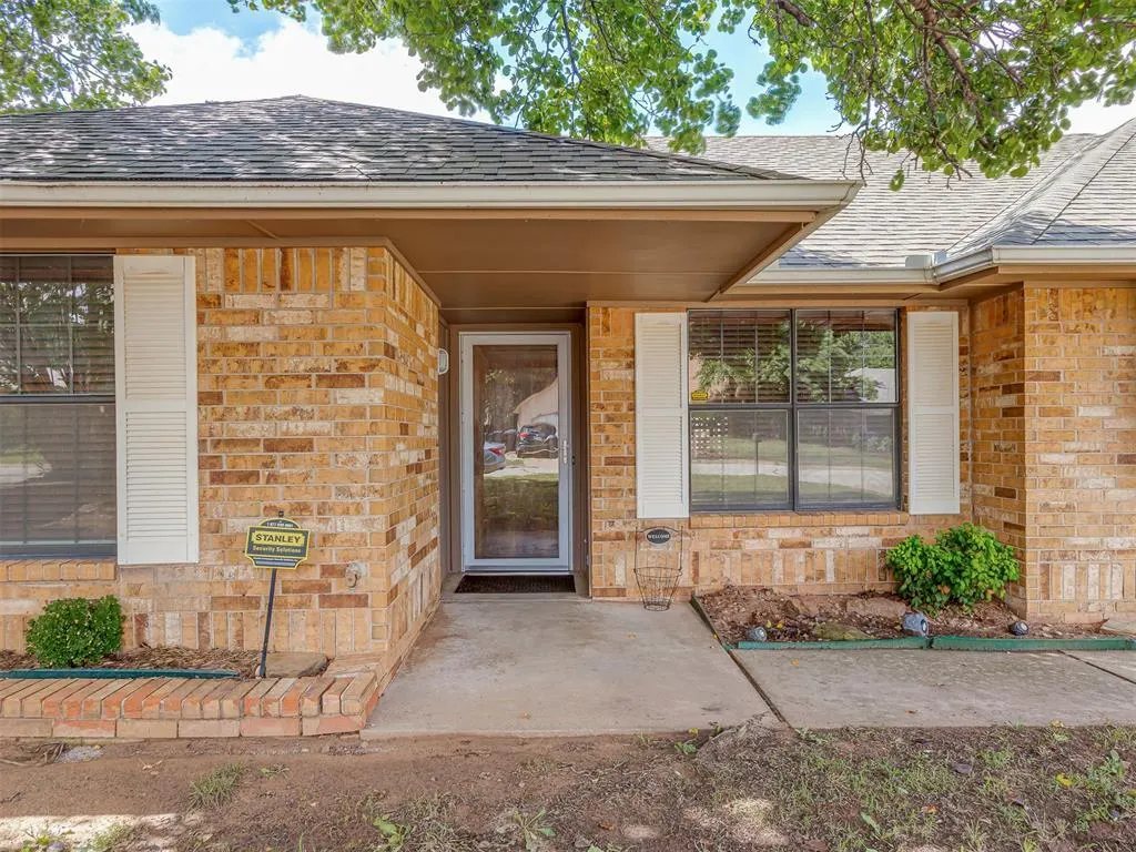 Photo 3 — 2608 Northwood Lane, Edmond, OK 73013